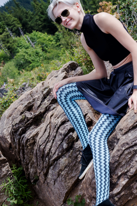 hiking-vertical-striped-zig-zag-tights-we-love-colors-stone-boulder-lean